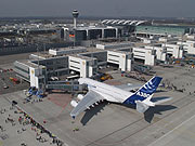 Landung des Airbus A 380 in München (Foto: Werner Hennies/FMG)